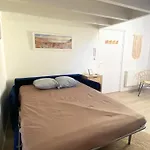 Large Duplex 2br In Center Of 2 Min Walking And Free Parking Apartment