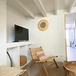 Apartment Large Duplex 2br In Center Of 2 Min Walking And Free Parking