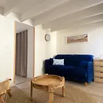 Large Duplex 2br In Center Of 2 Min Walking And Free Parking Lägenhet