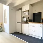 Large Duplex 2br In Center Of 2 Min Walking And Free Parking Lägenhet *