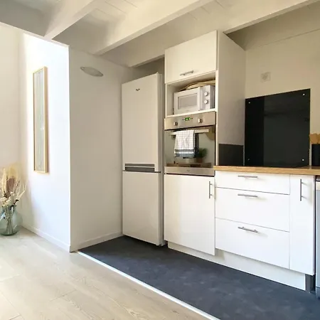 Large 2 Bedrooms Duplex - Center & Free Parking Lejlighed *