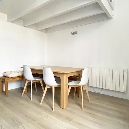 Apartment Large Duplex 2br In Center Of 2 Min Walking And Free Parking *