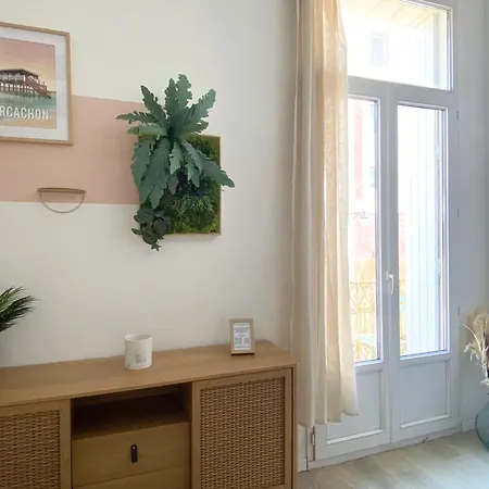 Large 2 Bedrooms Duplex - Center & Free Parking