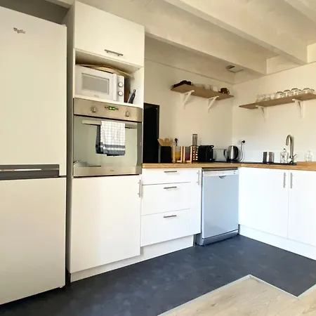 Apartment Large Duplex 2br In Center Of 2 Min Walking And Free Parking *