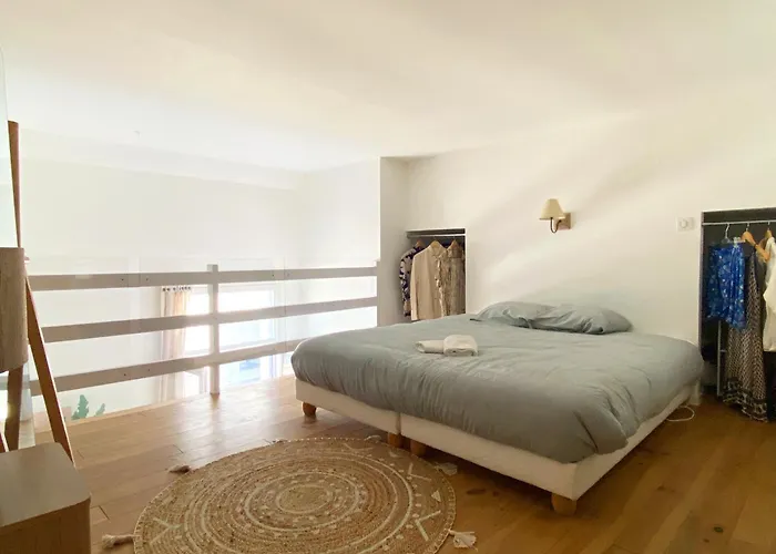 Large Duplex 2br In Center Of 2 Min Walking And Free Parking Apartment *